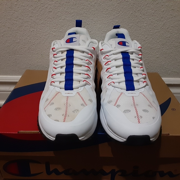 Champion - Picture 4 of 4